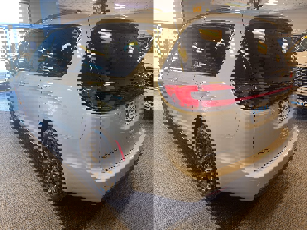 New 2026 Chrysler Pacifica Select w/ S Appearance Package image 7