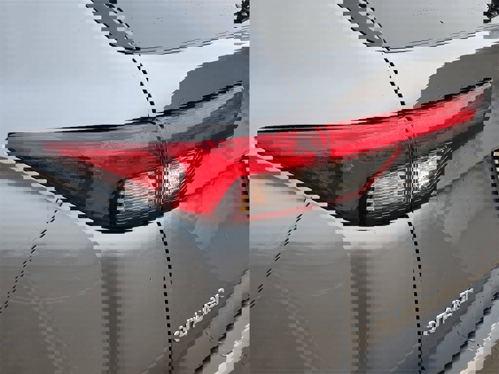 Used 2024 Mitsubishi Outlander SE image 33