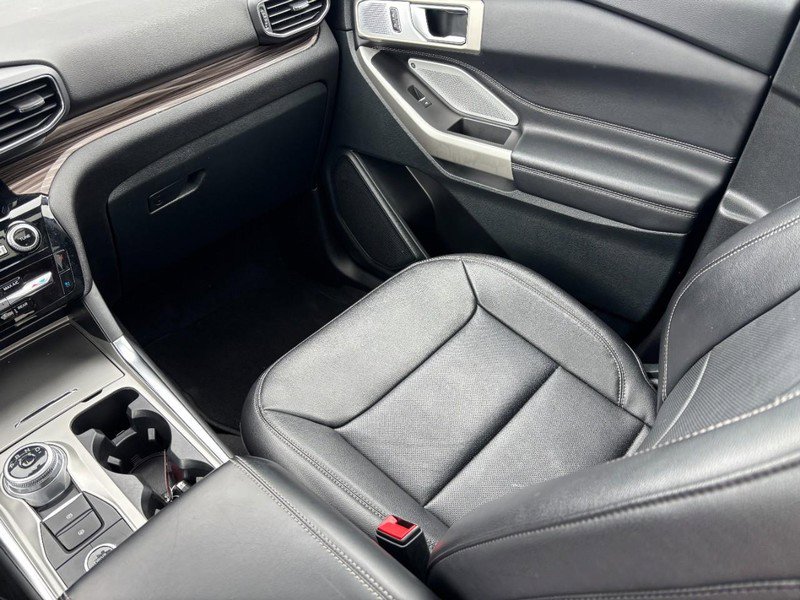 Used 2023 Ford Explorer Limited w/ Limited Technology Package image 16