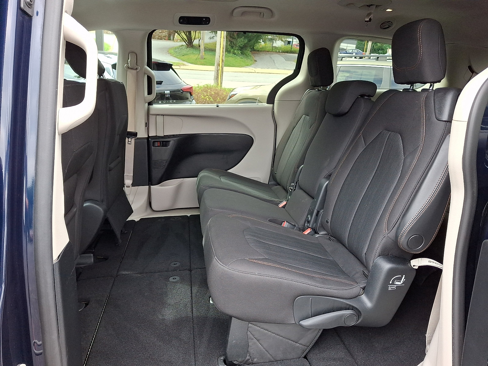 Certified 2020 Chrysler Pacifica Touring FWD image 10