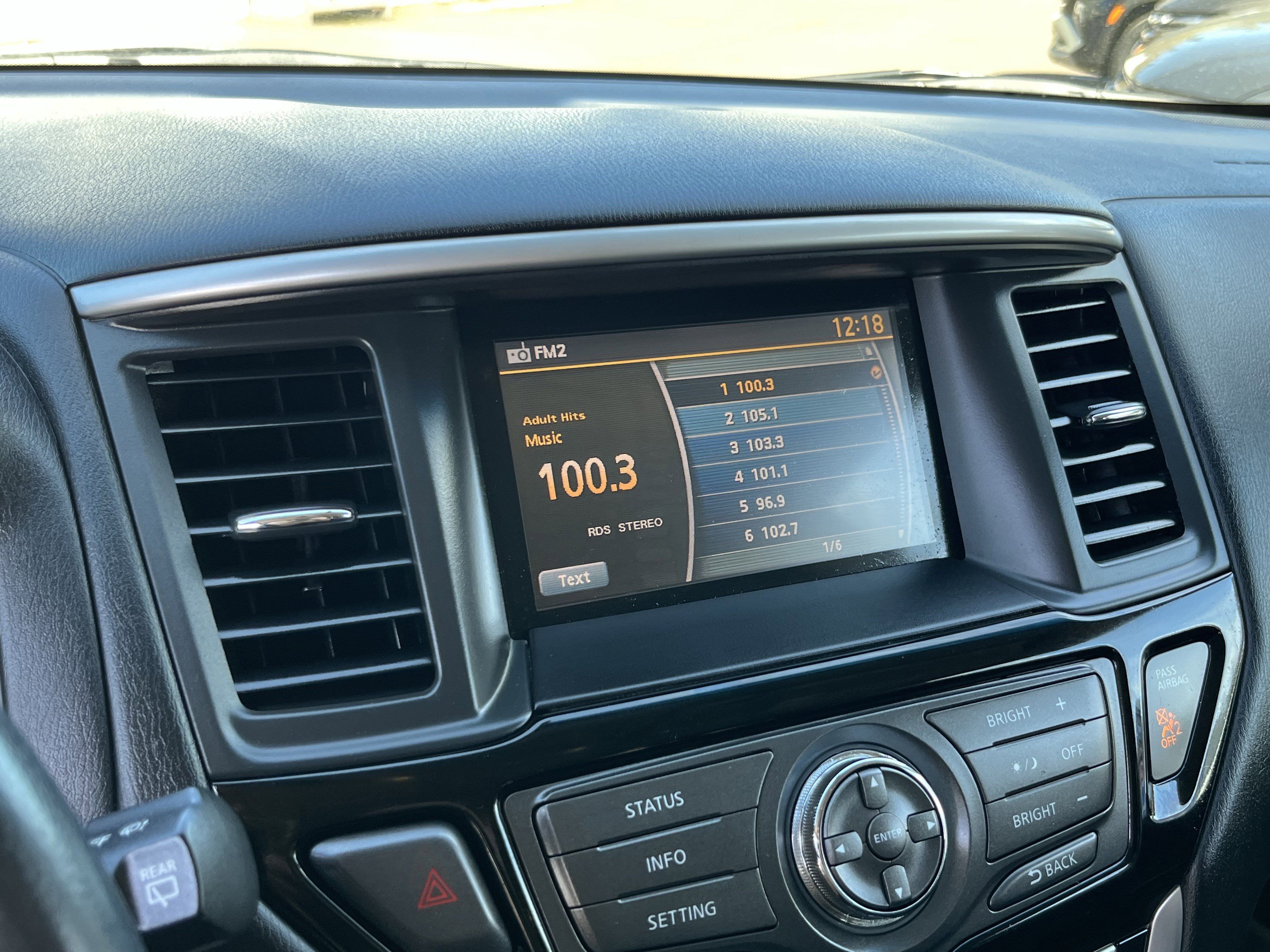 Used 2014 Nissan Pathfinder SV image 23