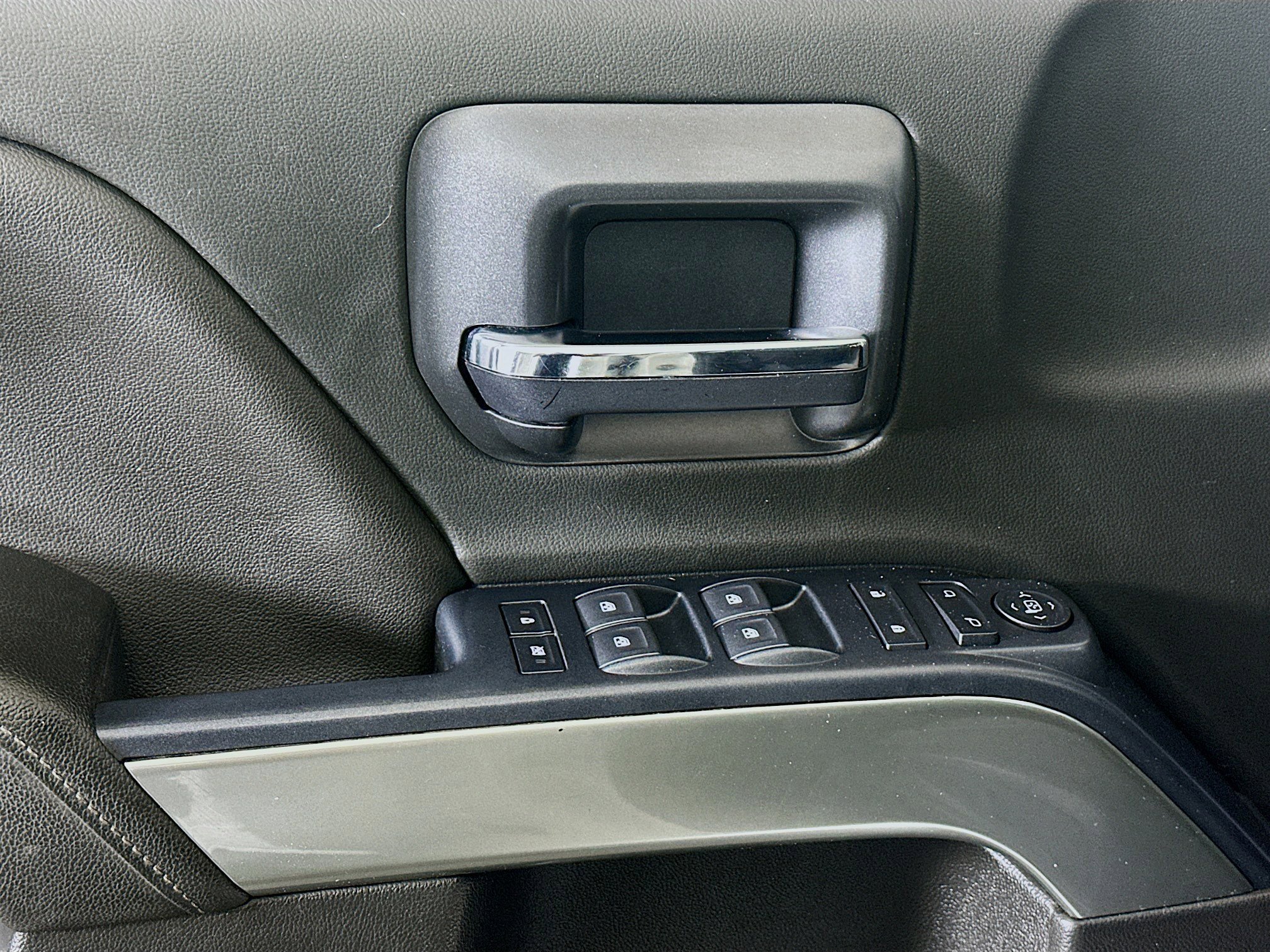 Used 2019 Chevrolet Silverado 1500 LT w/ All Star Edition AWD/4WD image 15