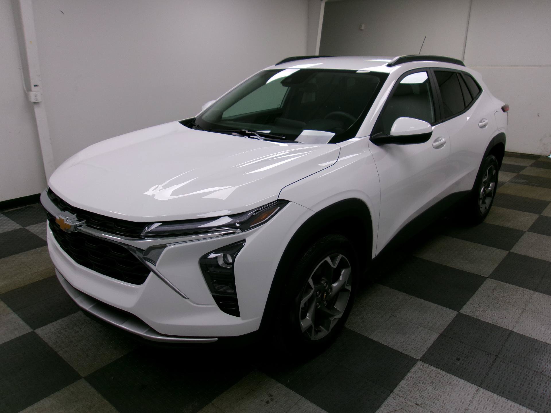Used 2025 Chevrolet Trax LT