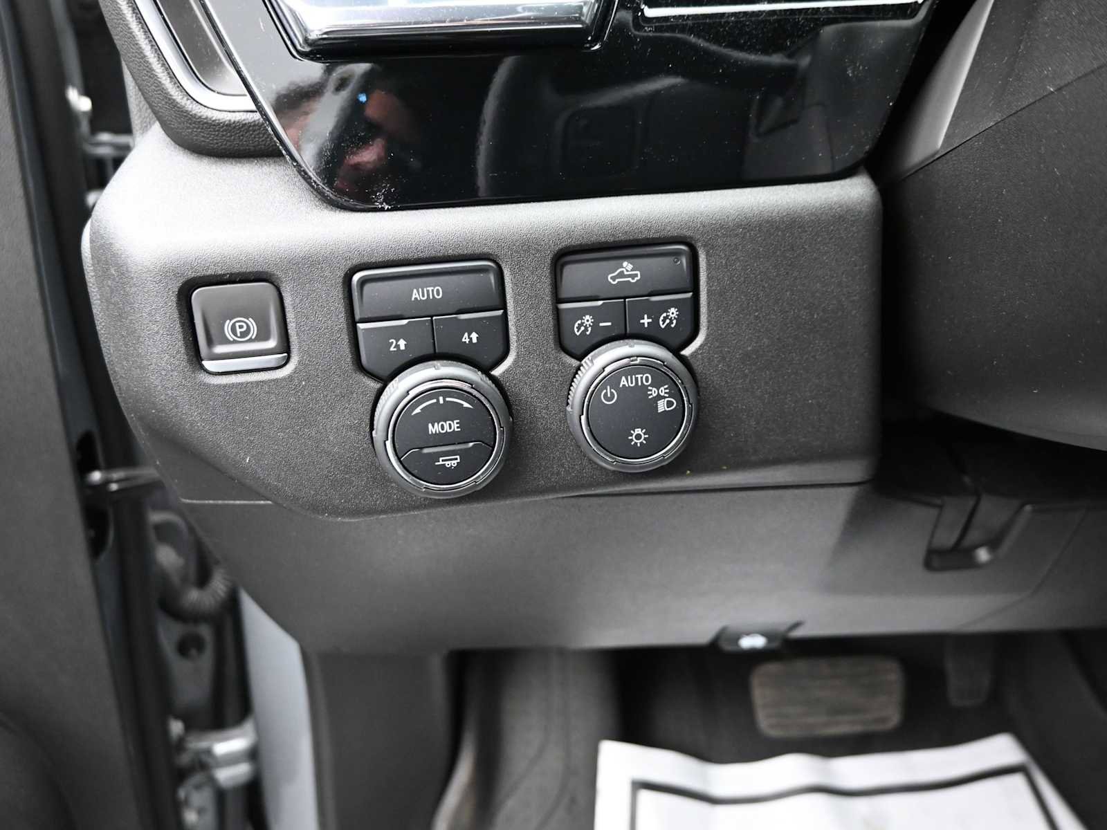 Used 2024 Chevrolet Silverado 1500 LT AWD/4WD image 9