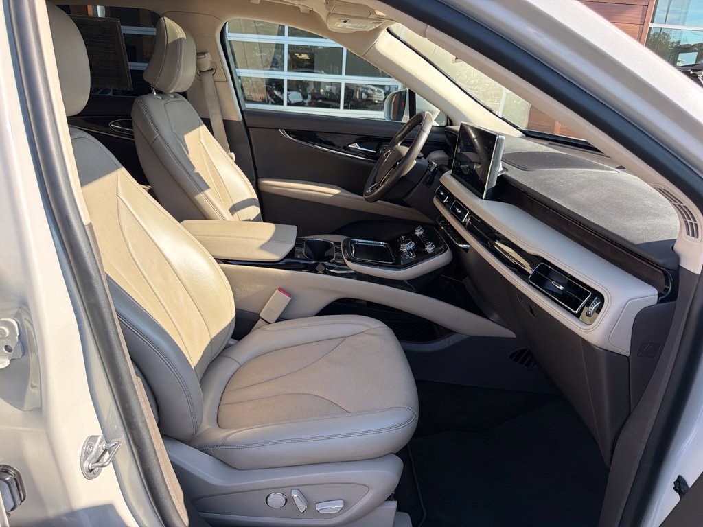 Used 2023 Lincoln Nautilus Reserve AWD/4WD image 16