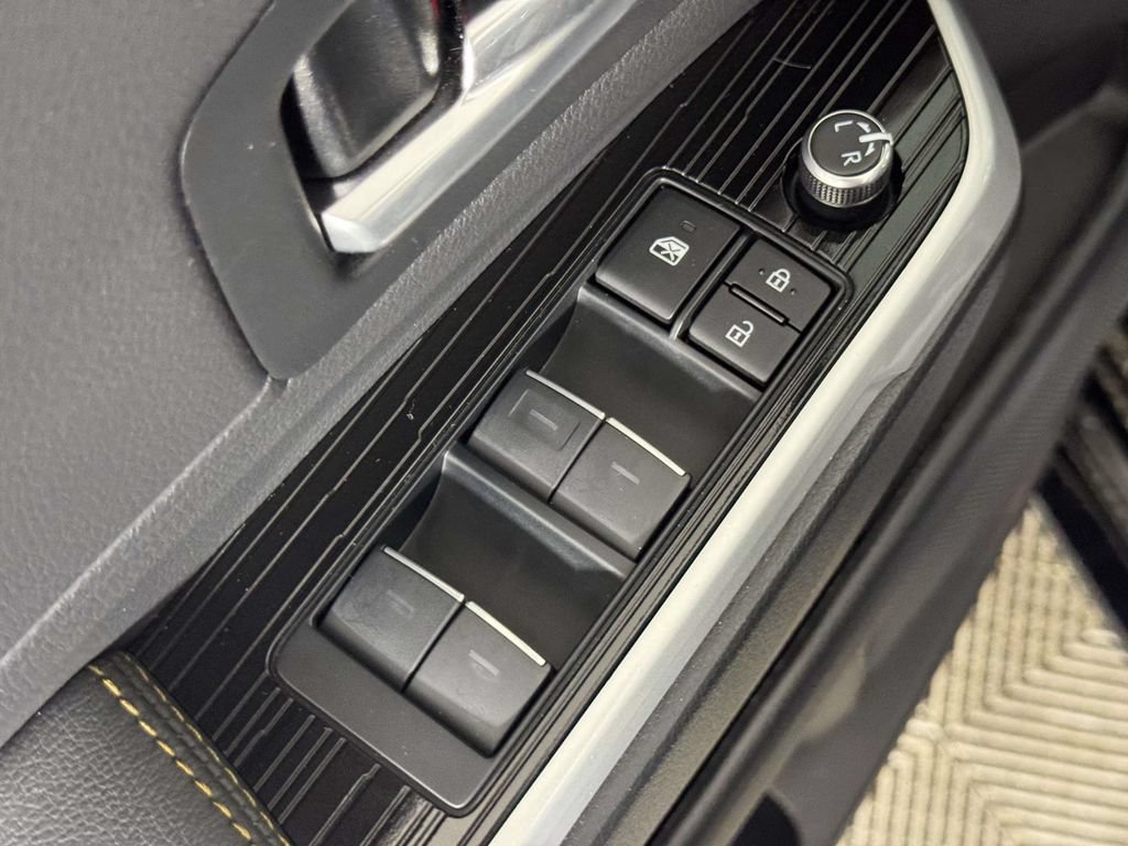 Used 2025 Toyota Sienna XLE Woodland Edition AWD/4WD image 18