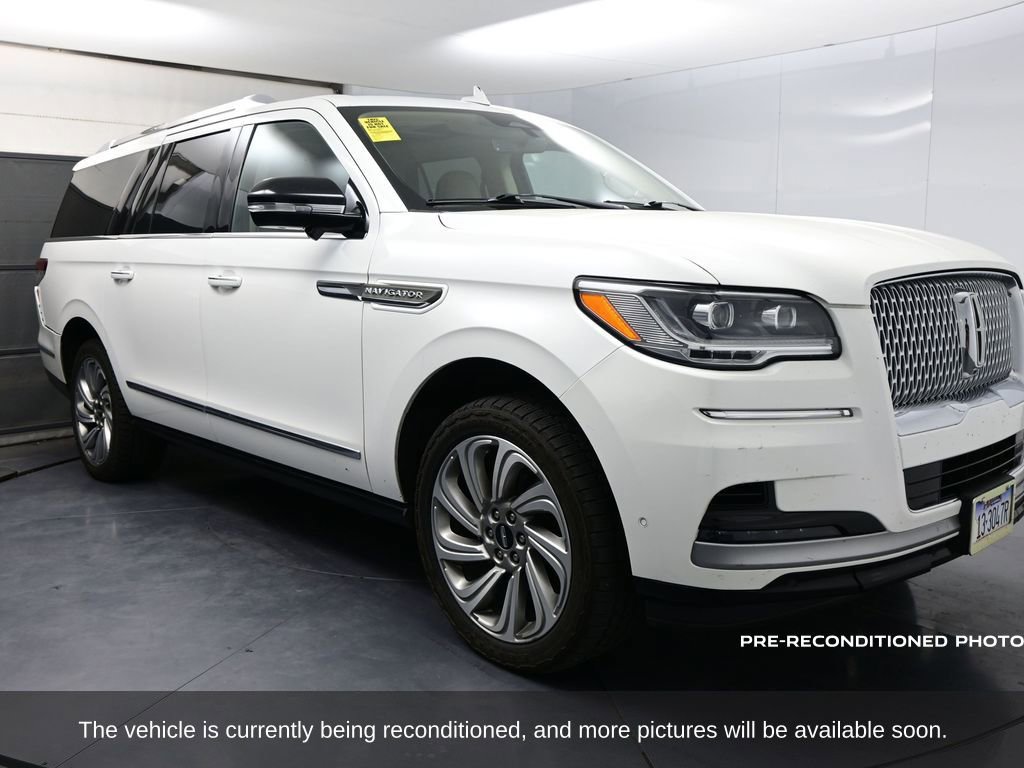 Used 2022 Lincoln Navigator L Reserve image 2