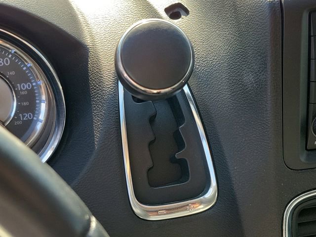 Used 2016 Chrysler Town & Country Touring FWD image 30