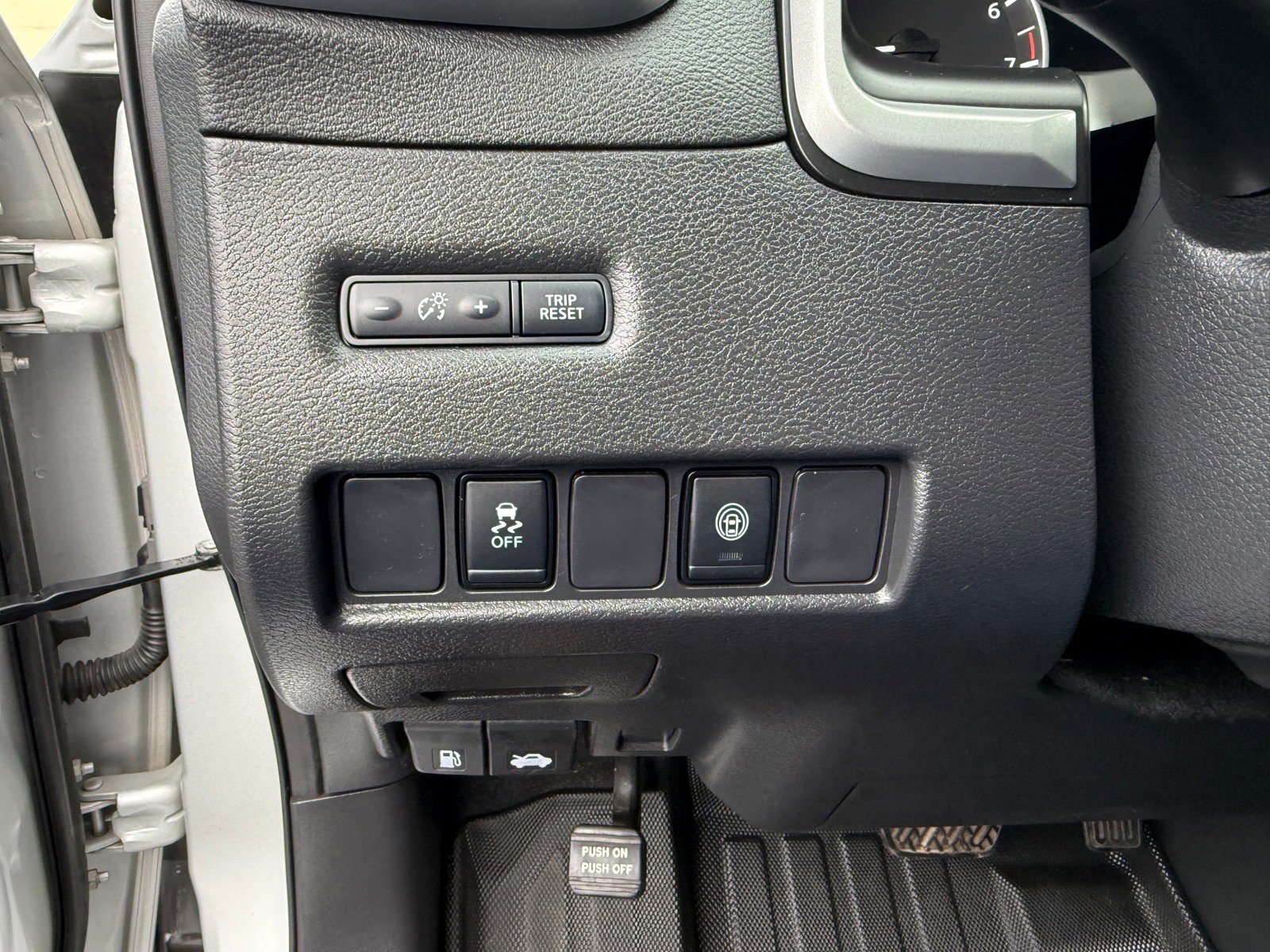 Used 2023 Nissan Murano SV image 27