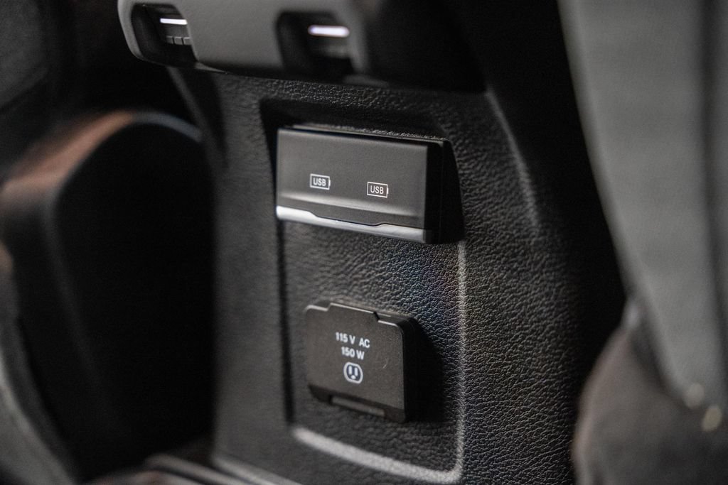 Used 2024 Jeep Wrangler Unlimited Sahara w/ Technology Group AWD/4WD image 35