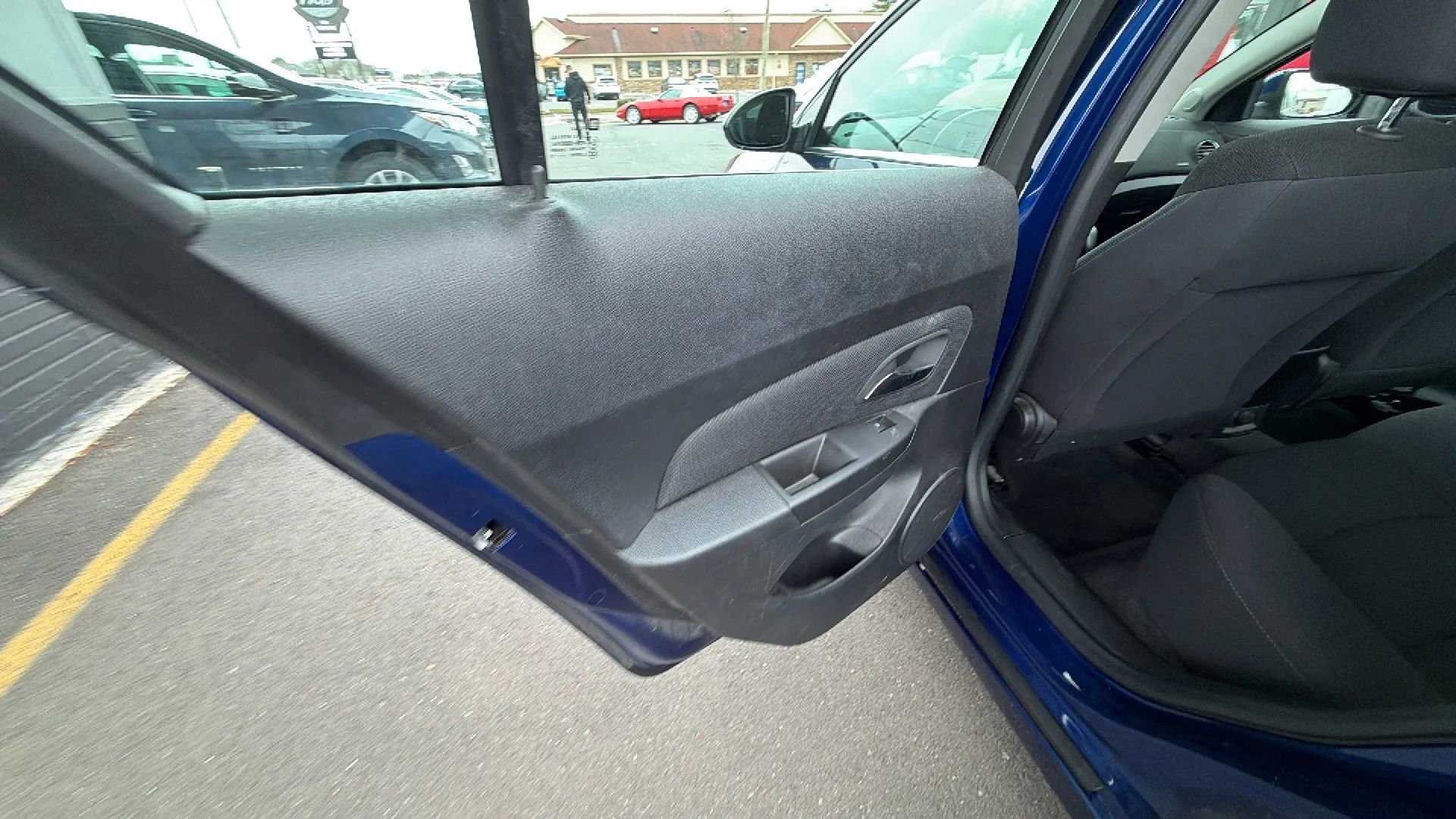 Used 2013 Chevrolet Cruze LT image 34