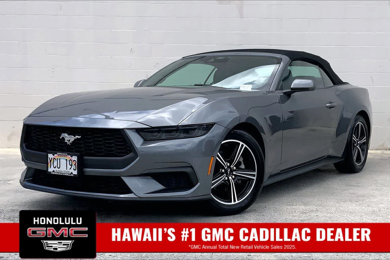 Used 2025 Ford Mustang Convertible RWD image 1