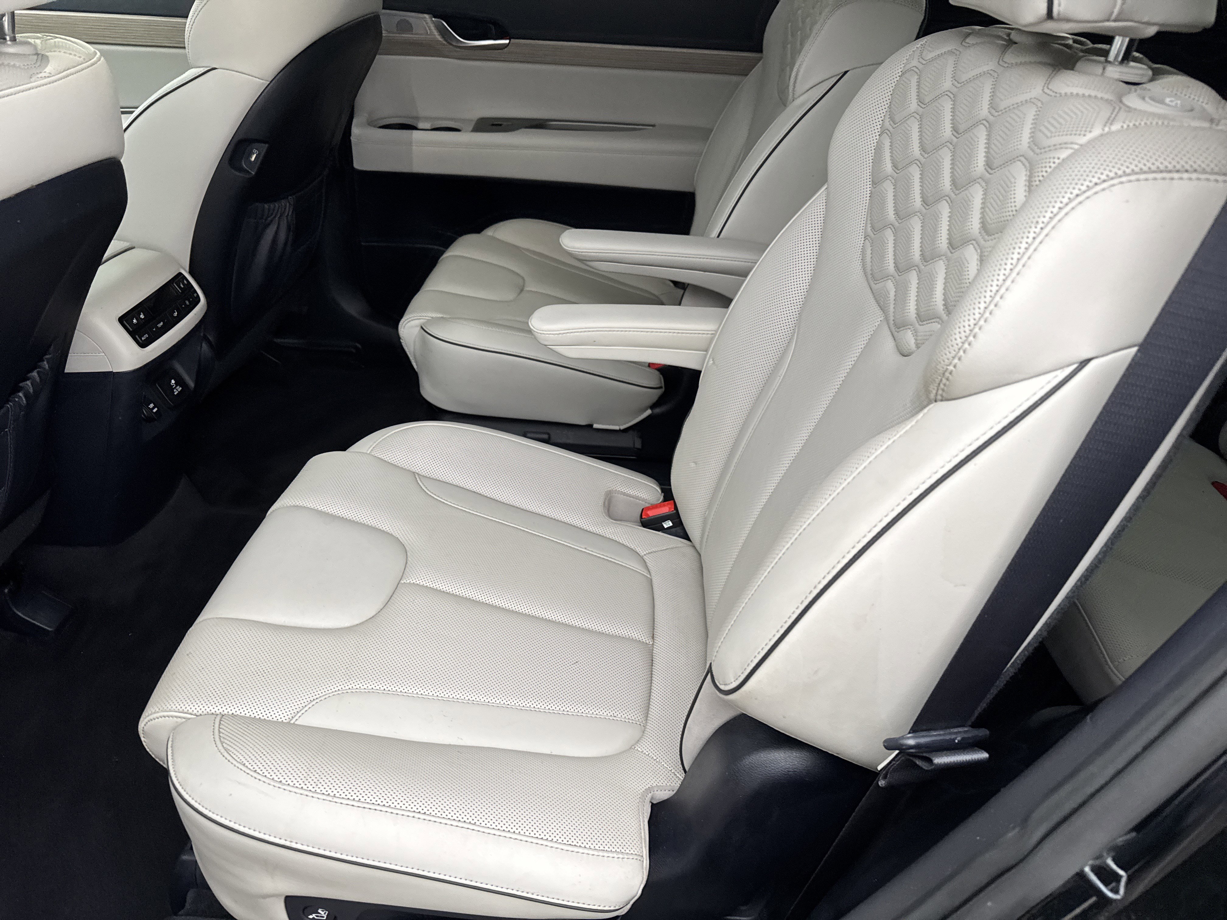 Used 2022 Hyundai Palisade Limited image 6