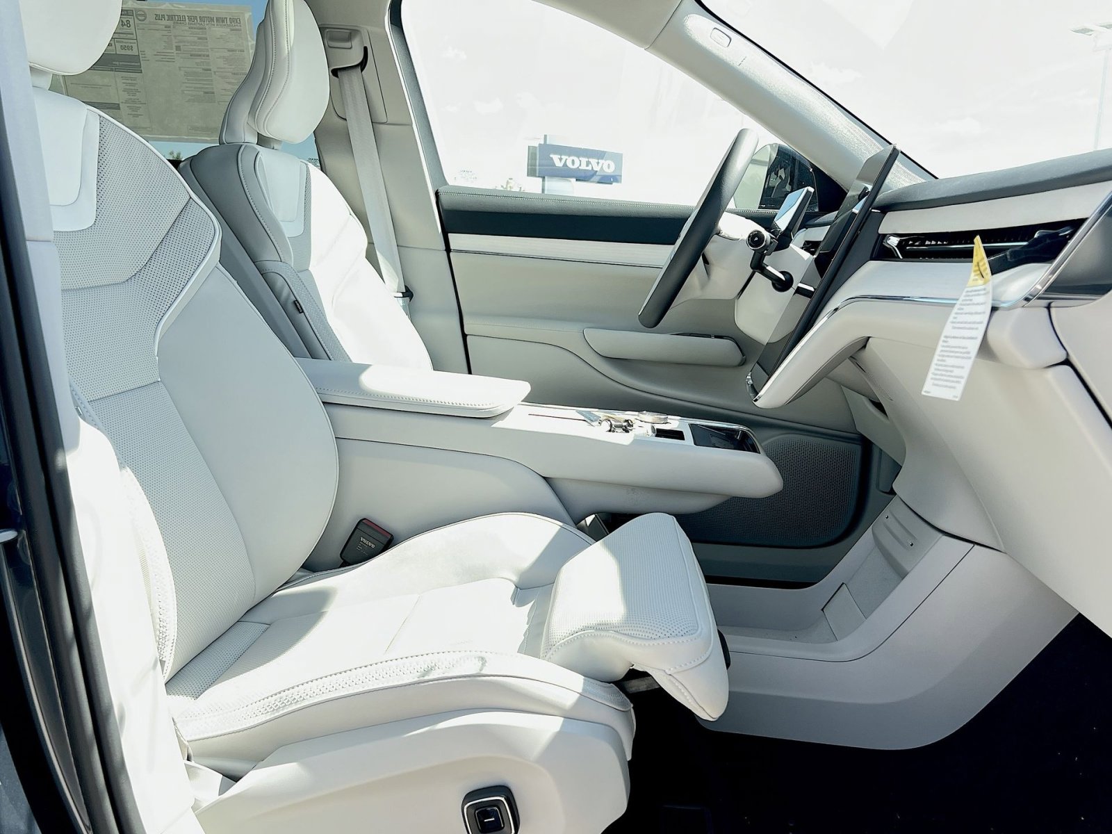 New 2025 Volvo EX90 Plus image 28