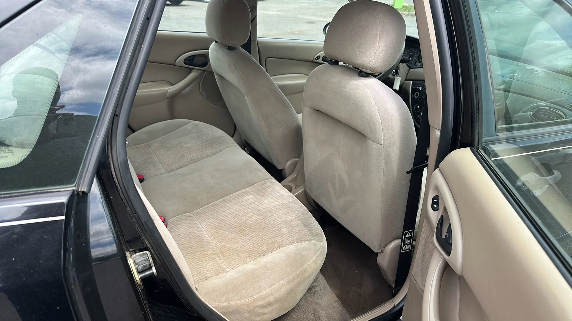 Used 2001 Ford Focus SE image 11