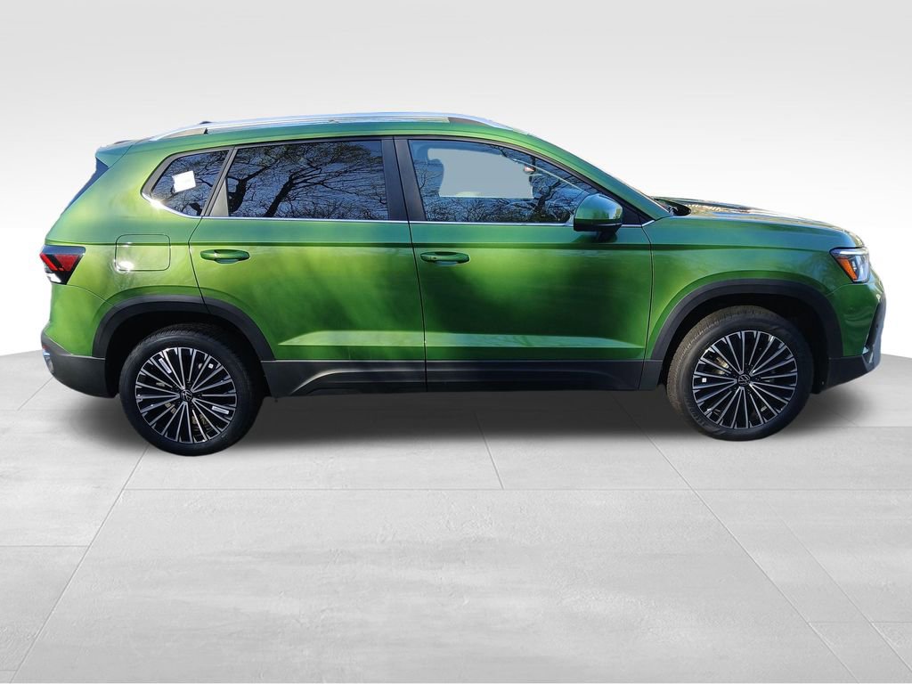 New 2026 Volkswagen Taos SE image 6