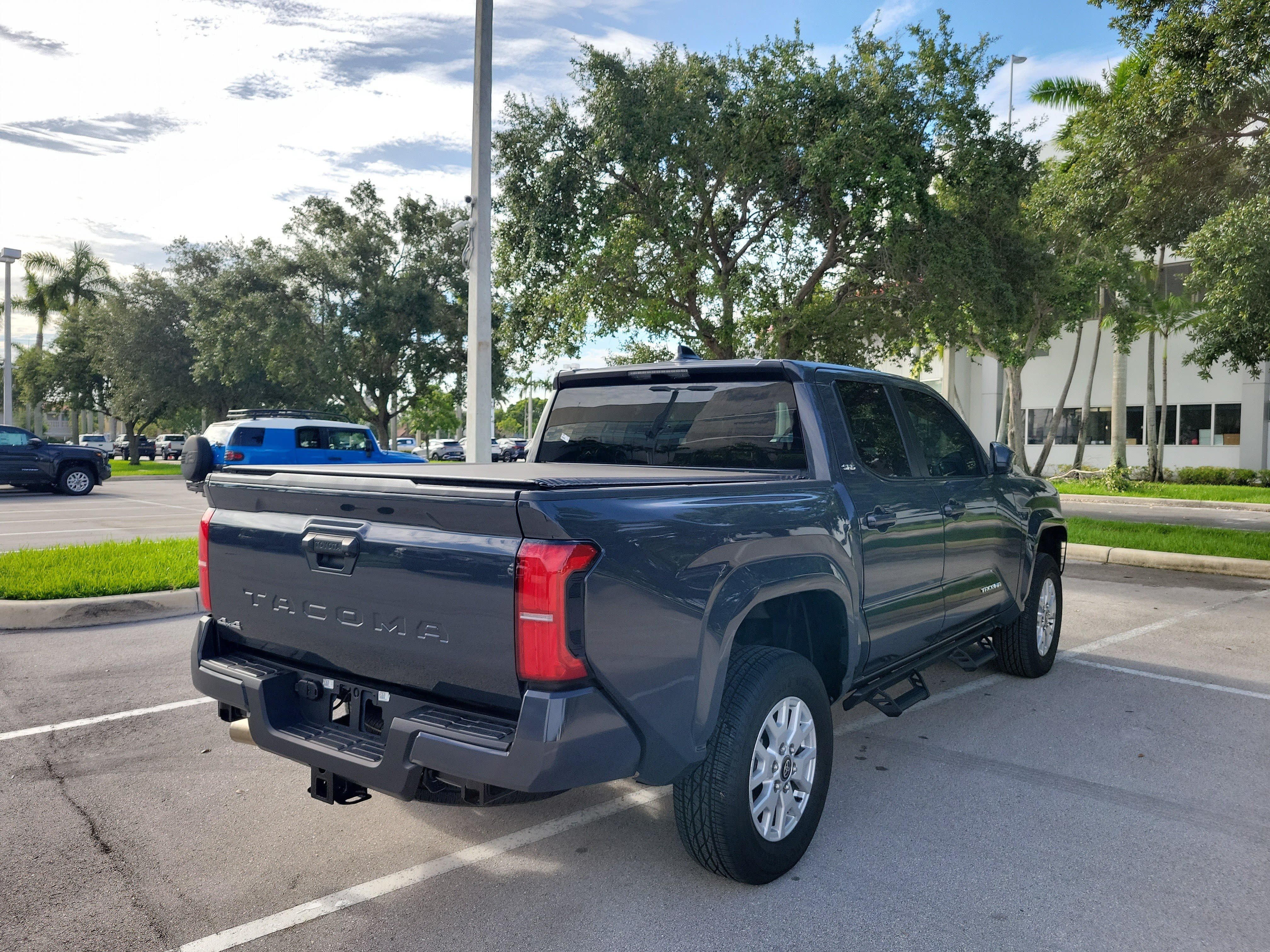 Certified 2025 Toyota Tacoma SR5 AWD/4WD image 7