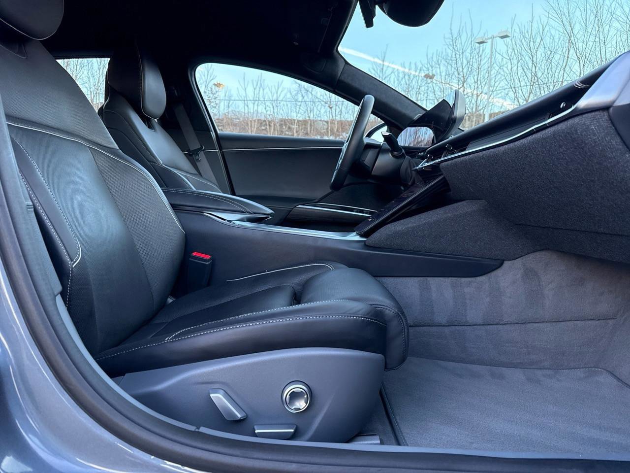 Used 2024 Lucid Air Touring image 28