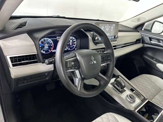Used 2024 Mitsubishi Outlander SEL image 12