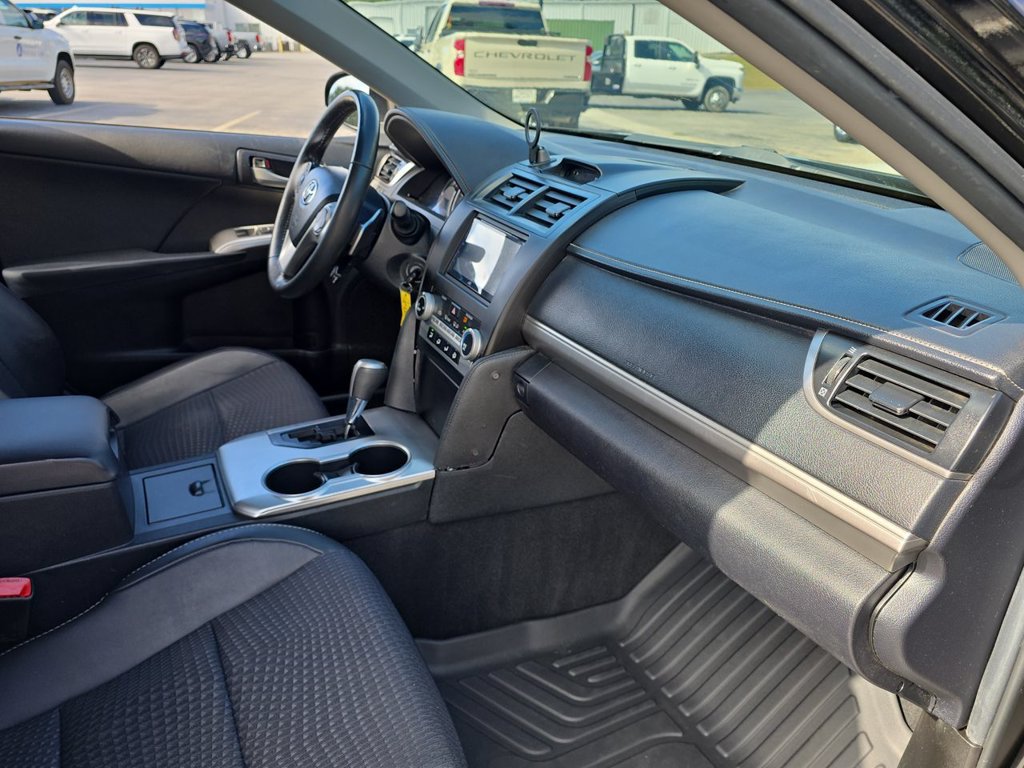 Used 2012 Toyota Camry SE FWD image 25