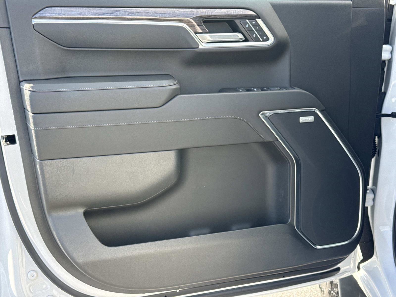 Used 2023 Chevrolet Silverado 1500 LTZ image 16