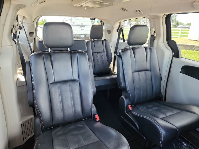 Used 2013 Chrysler Town & Country Touring FWD image 30