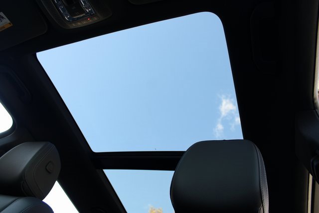 Used 2025 Mercedes-Benz GLS 450 4MATIC image 24