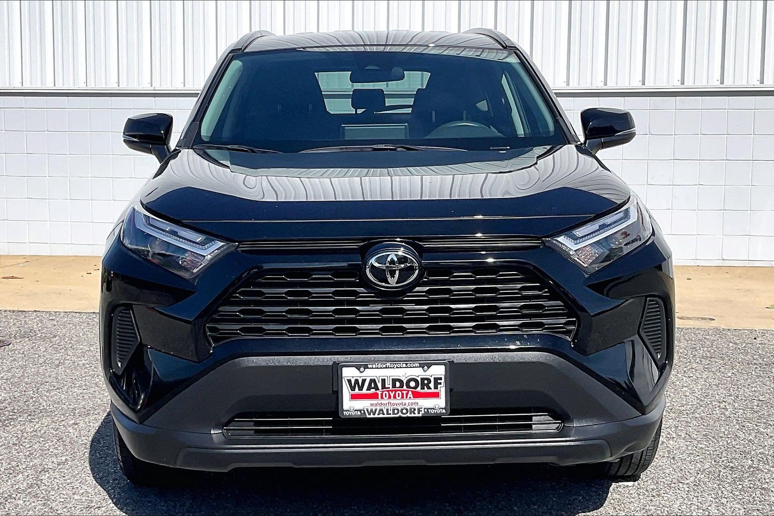 Used 2025 Toyota RAV4 XLE AWD/4WD image 3
