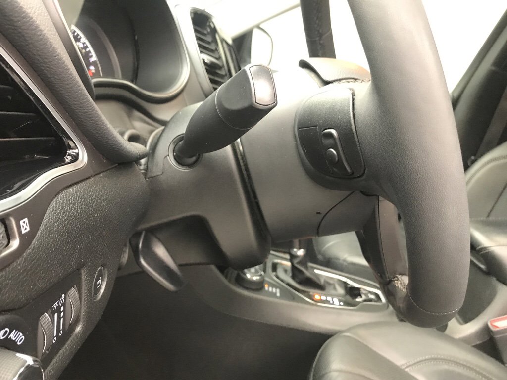 Used 2021 Jeep Cherokee Limited w/ Elite Package image 11