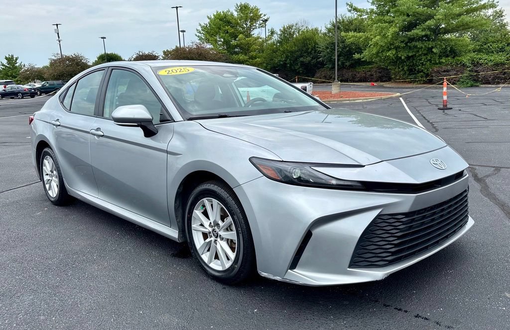Used 2025 Toyota Camry LE FWD image 9