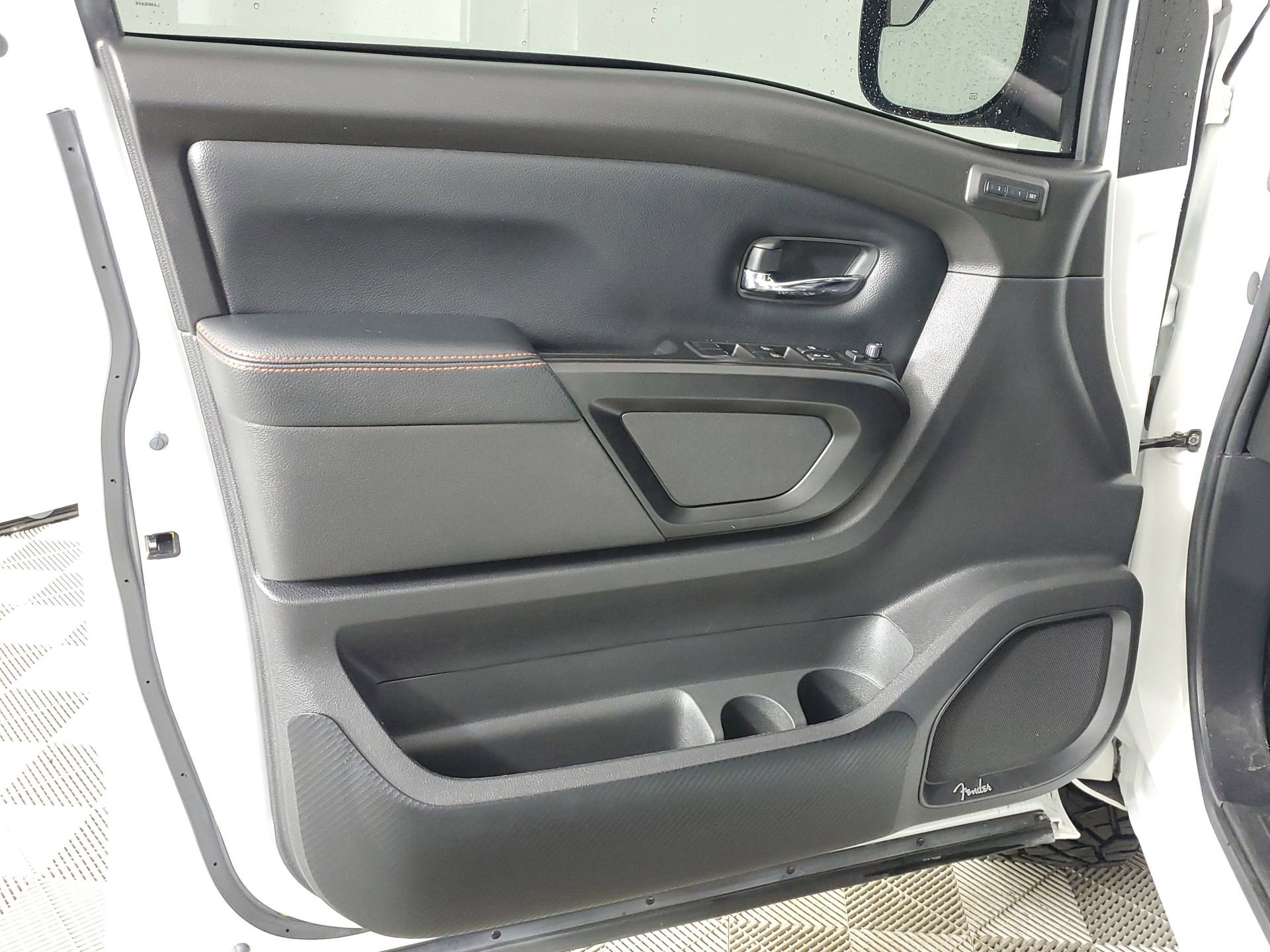 Used 2024 Nissan Titan PRO-4X w/ Pro-4x Convenience Package image 21