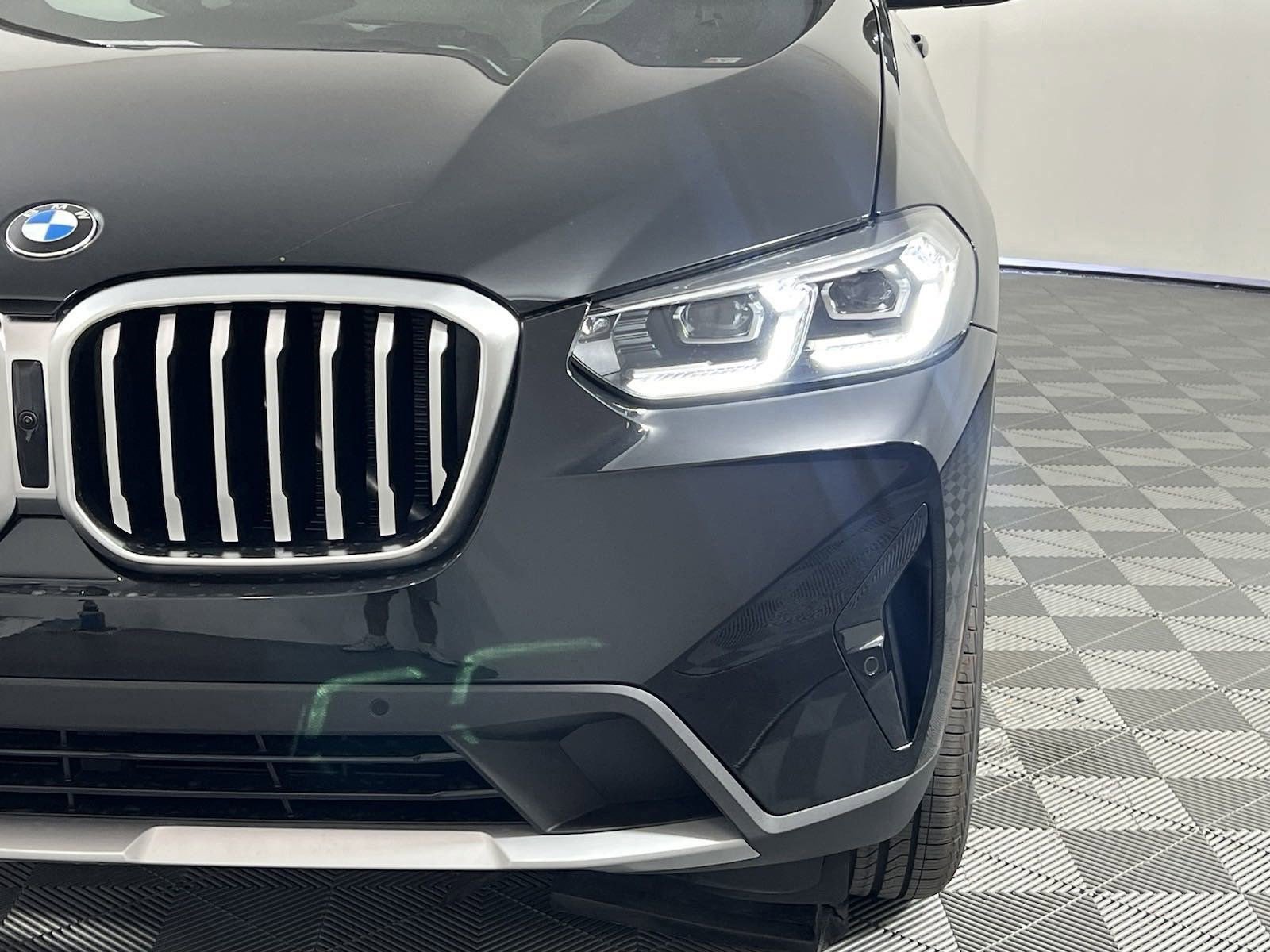 Used 2024 BMW X3 sDrive30i w/ Premium Package w/ZPA image 9