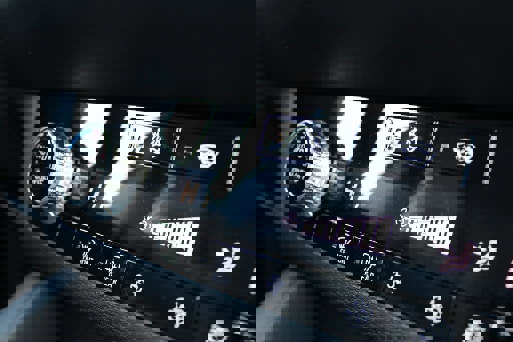 New 2026 Mitsubishi Outlander SE image 14