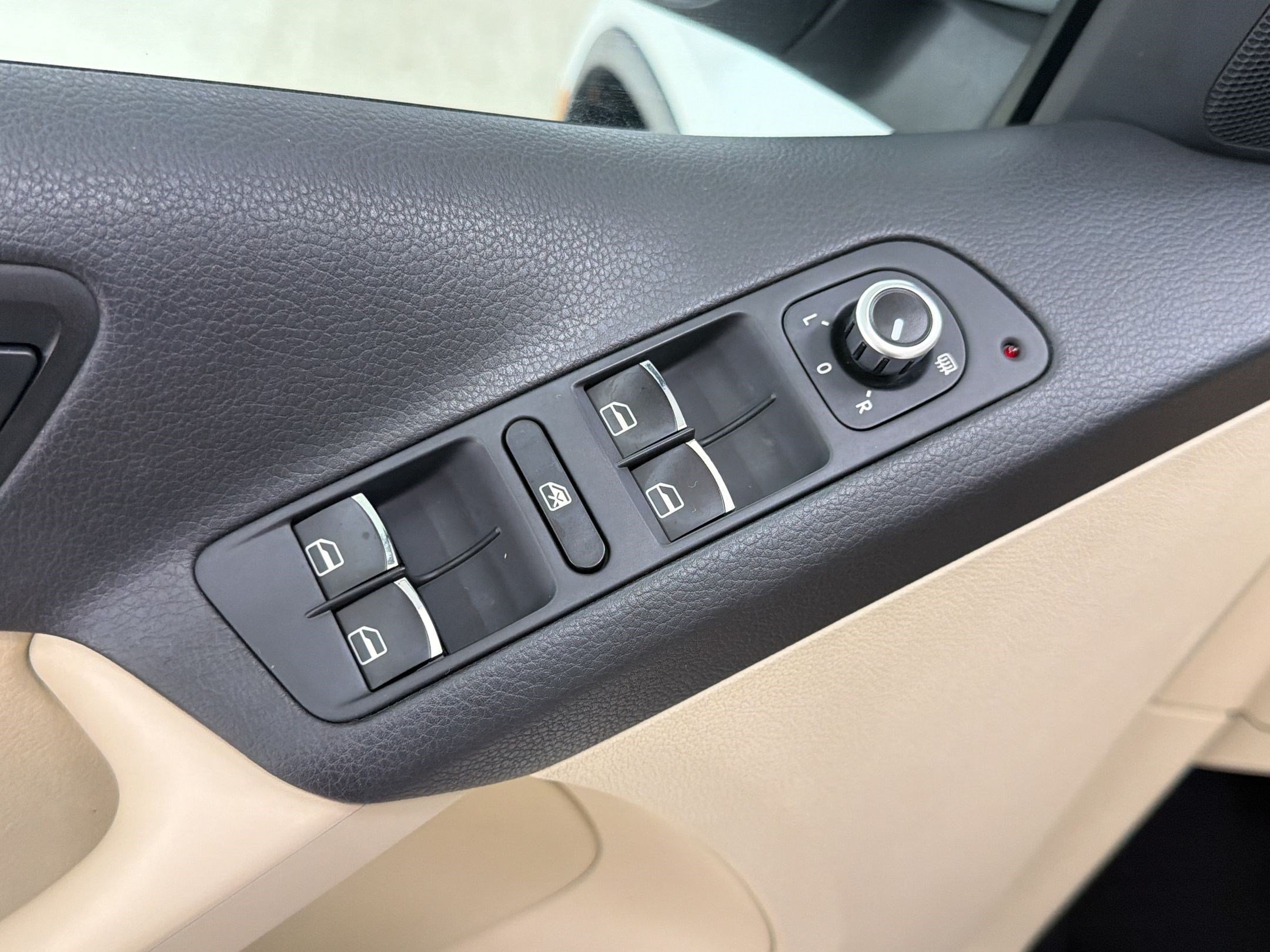 Used 2015 Volkswagen Tiguan SEL FWD image 14