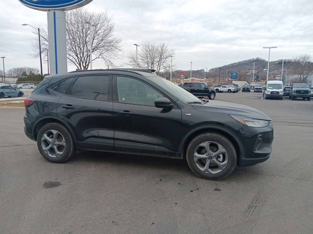 Used 2025 Ford Escape ST-Line image 3