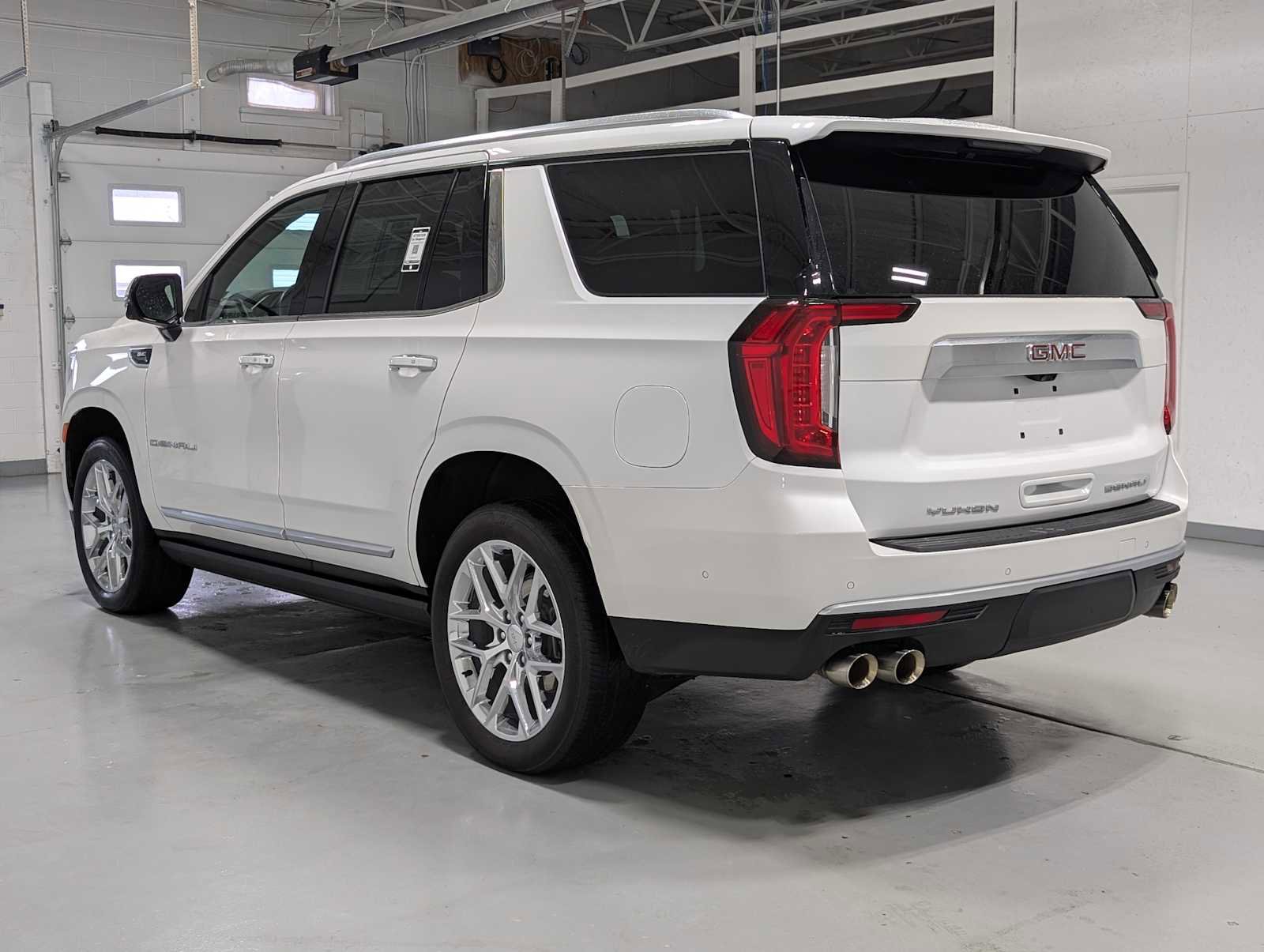 Used 2024 GMC Yukon Denali w/ Advanced Technology Package image 10