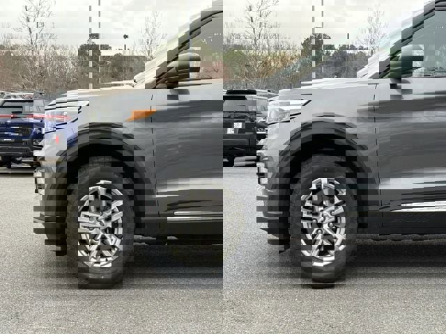 Used 2021 Ford Explorer XLT w/ Equipment Group 202A image 9