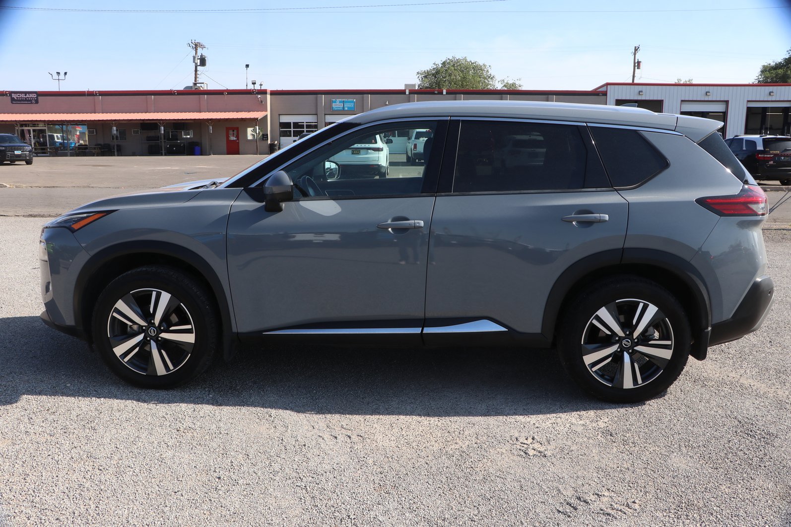 Used 2021 Nissan Rogue SL w/ Premium Package AWD/4WD image 4
