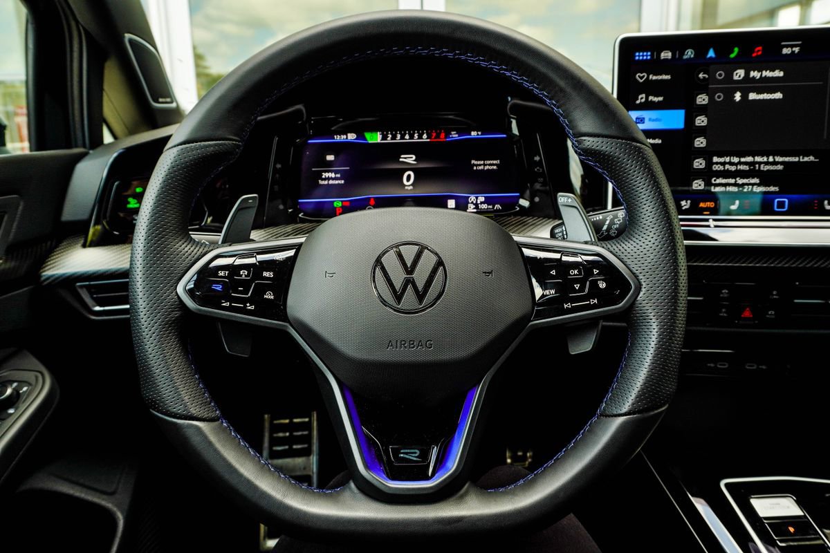 Used 2025 Volkswagen Golf R Black Edition image 13