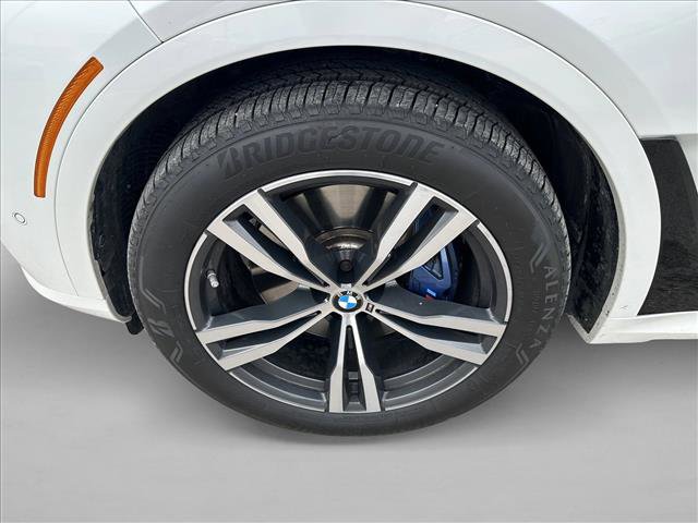 Used 2025 BMW X7 M60i image 9