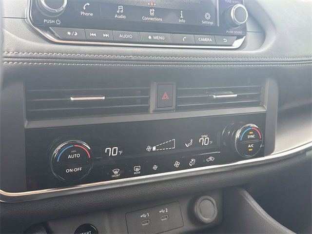 Certified 2025 Nissan Rogue SV image 18