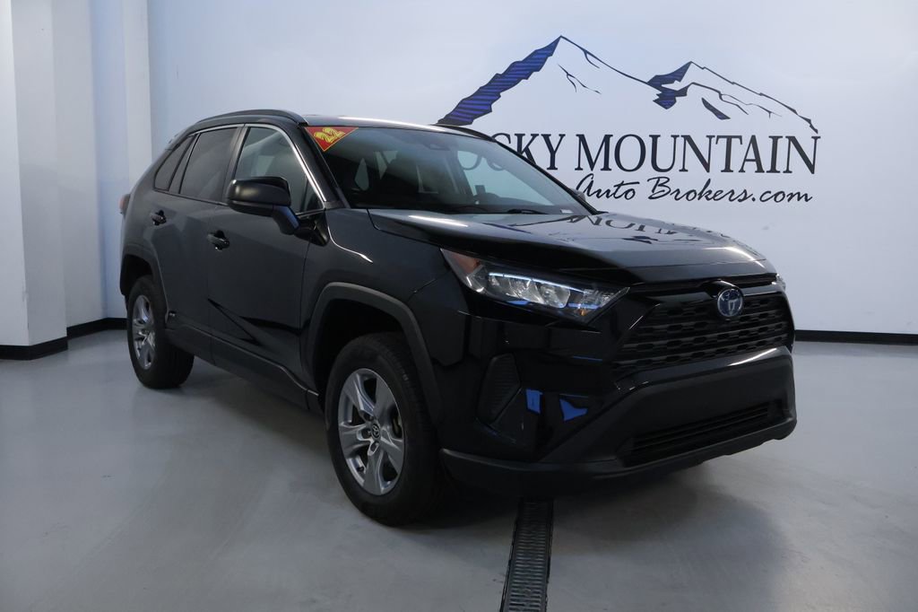 Used 2022 Toyota RAV4 LE AWD/4WD image 1