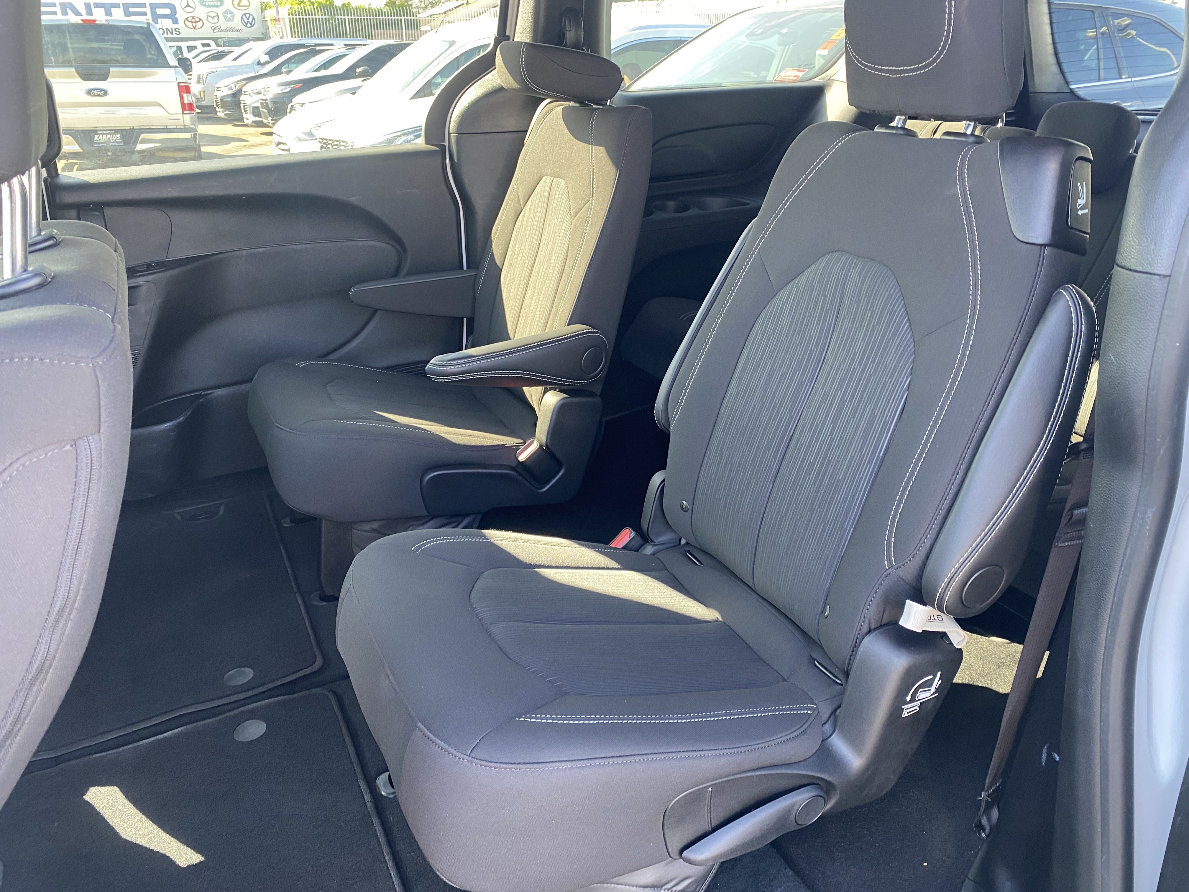 Used 2024 Chrysler Pacifica Touring FWD image 16