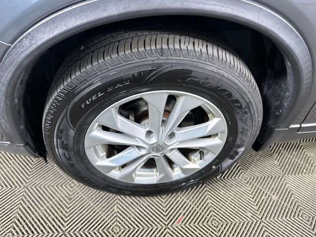 Used 2016 Nissan Rogue SV image 10