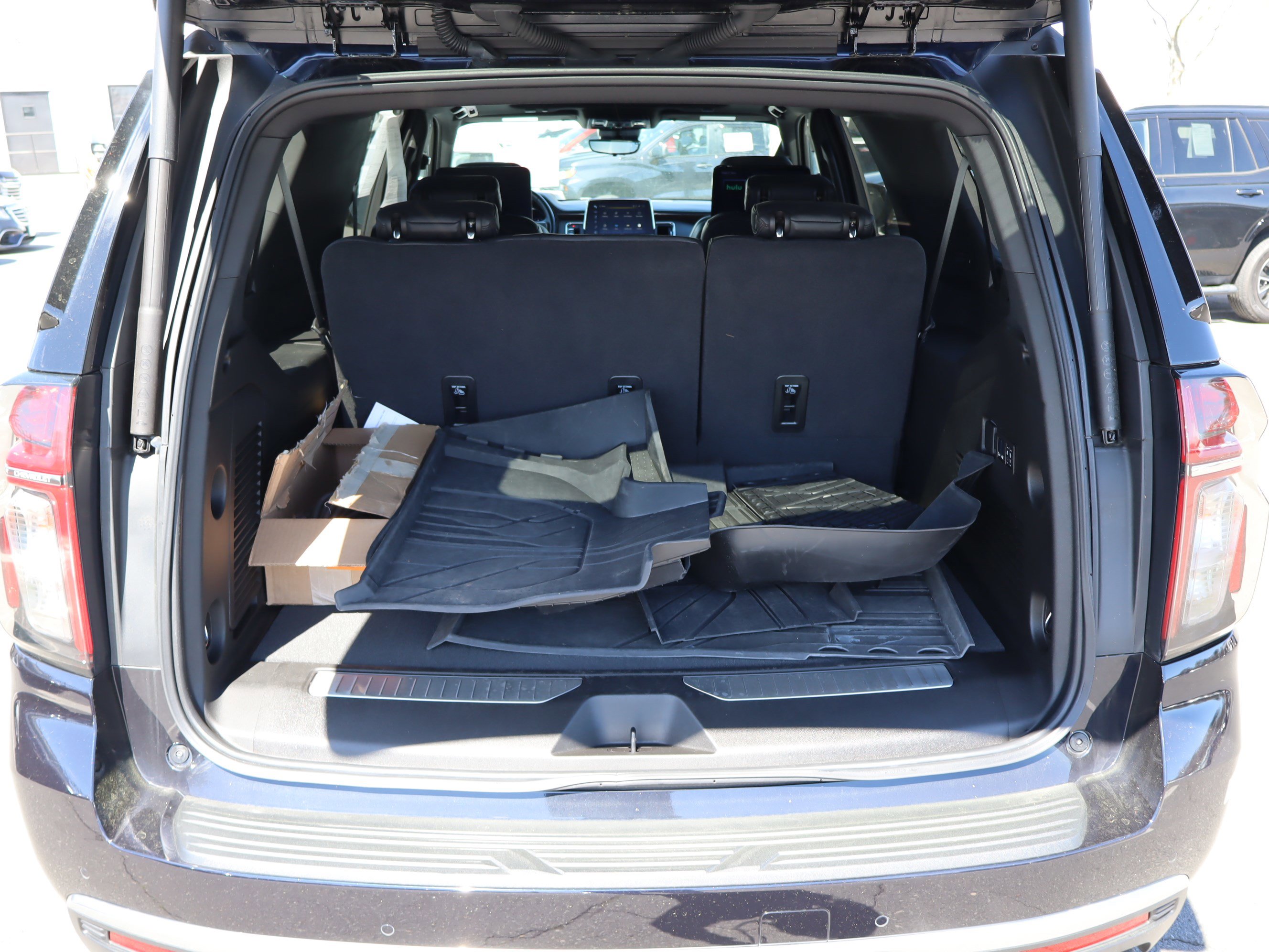 Used 2024 Chevrolet Suburban High Country w/ Advanced Technology Package AWD/4WD image 37