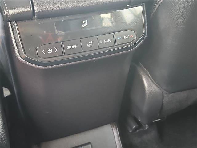 Used 2025 Toyota Highlander XLE FWD image 25