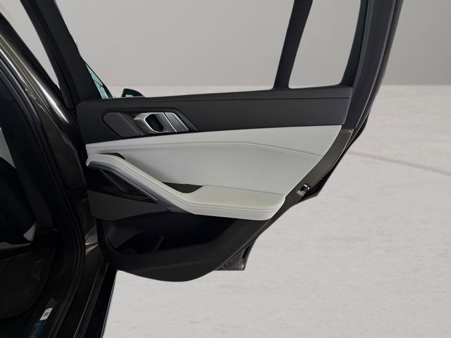 Used 2023 BMW X6 xDrive40i w/ Luxury Seating Package image 38
