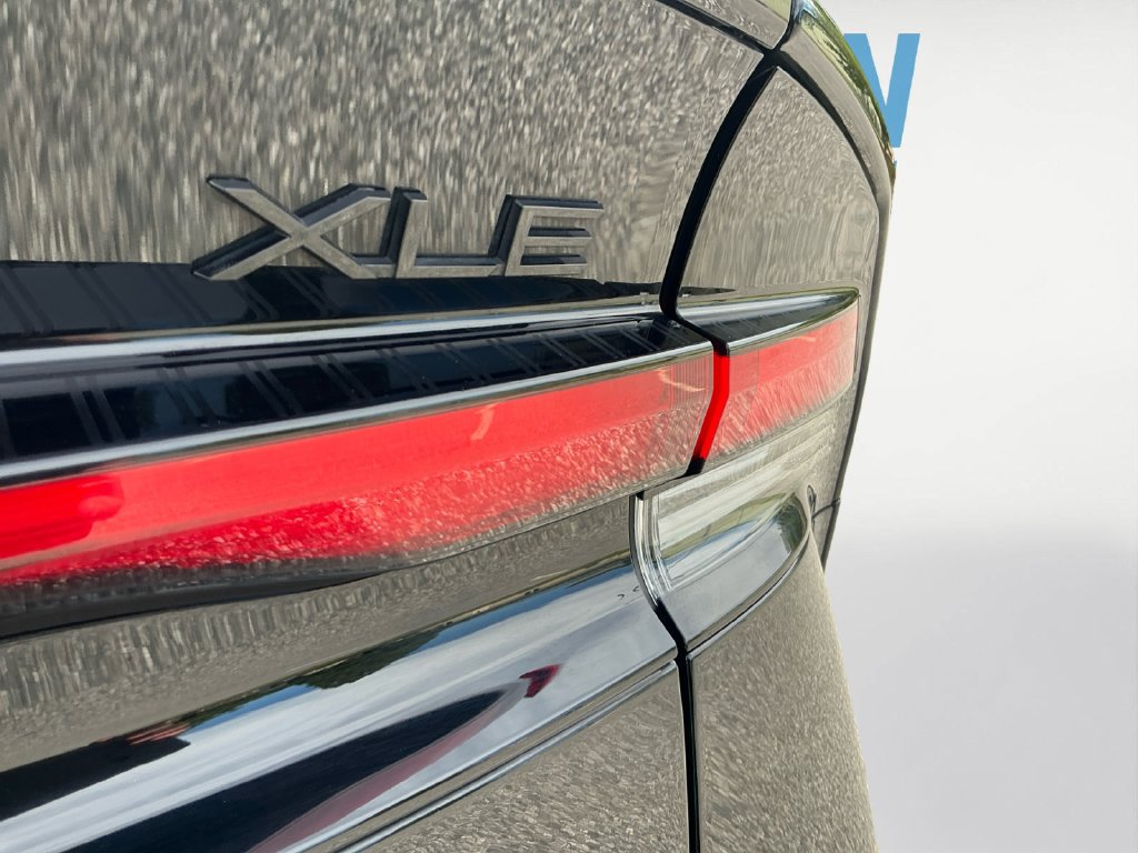 Used 2025 Toyota Prius XLE FWD image 23