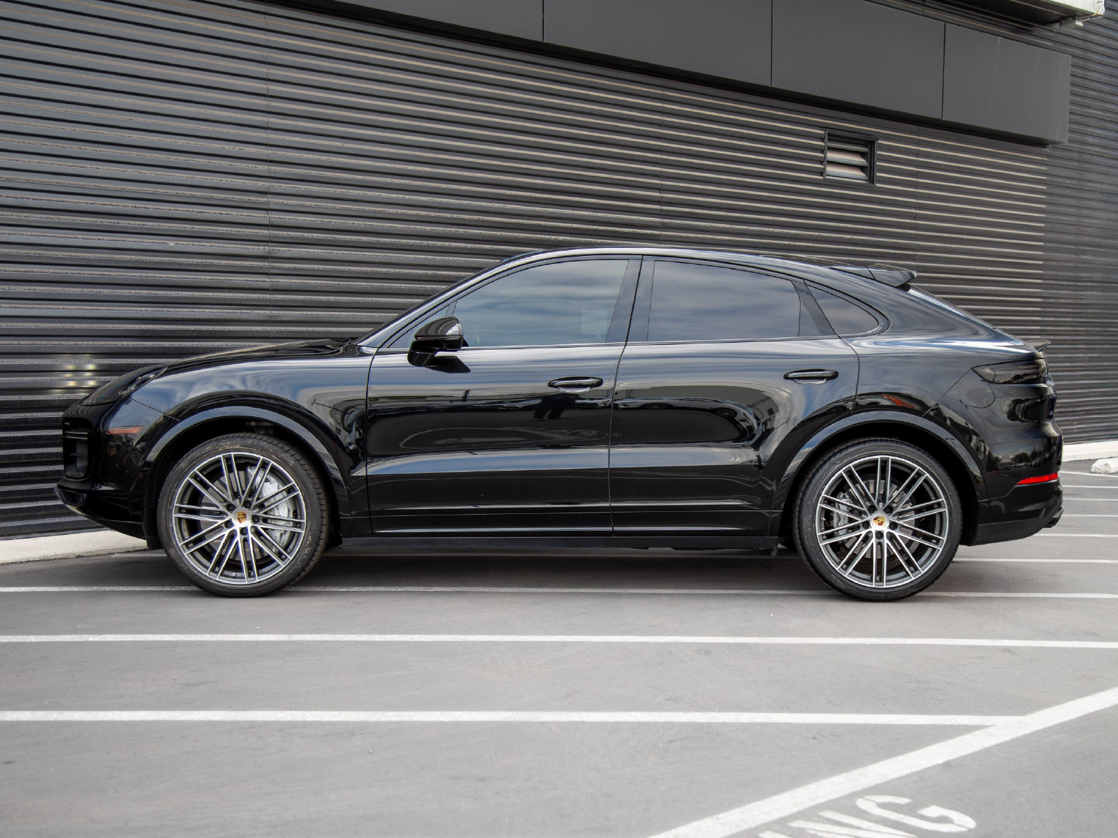Certified 2023 Porsche Cayenne Turbo AWD/4WD image 12