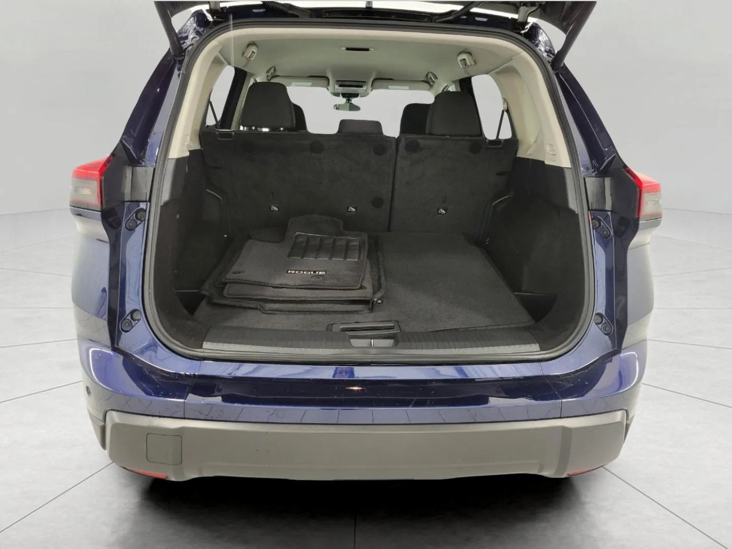 Used 2025 Nissan Rogue SV image 16